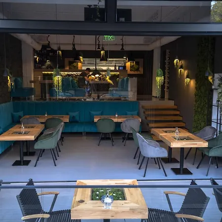 Floreasca 77 4 דירה 4*